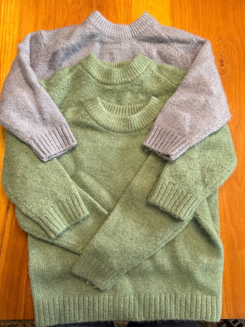 Zara Kids Crewneck Sweaters in Light blue and Sage Green. Wool.